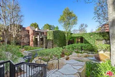 4720 Park Encino Ln #119, Encino, CA 91436