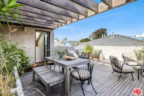 Exterior - 32 Dudley Ave, Venice, CA 90291 photo 6 of 6