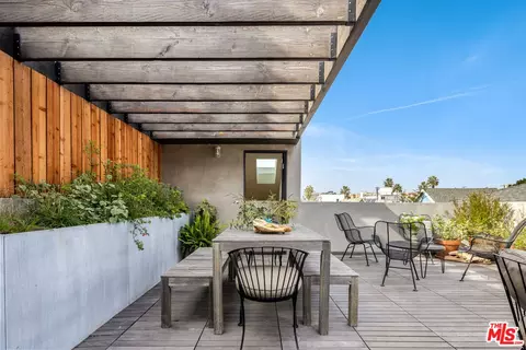 Exterior - 32 Dudley Ave, Venice, CA 90291 photo 5 of 6