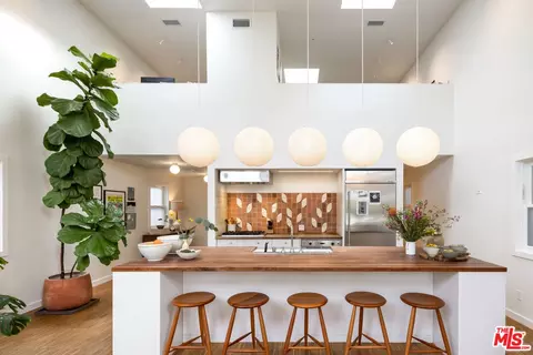 Kitchen - 32 Dudley Ave, Venice, CA 90291 photo 1 of 1