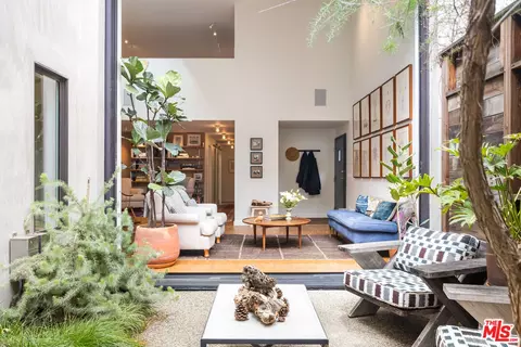 Exterior - 32 Dudley Ave, Venice, CA 90291 photo 4 of 6