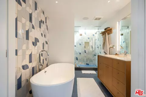 Bath - 32 Dudley Ave, Venice, CA 90291 photo 3 of 5