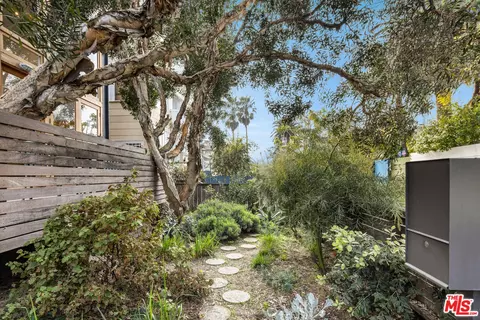 Exterior - 32 Dudley Ave, Venice, CA 90291 photo 2 of 6