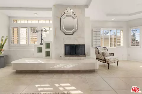 14290 Dickens St #201, Sherman Oaks, CA 91423