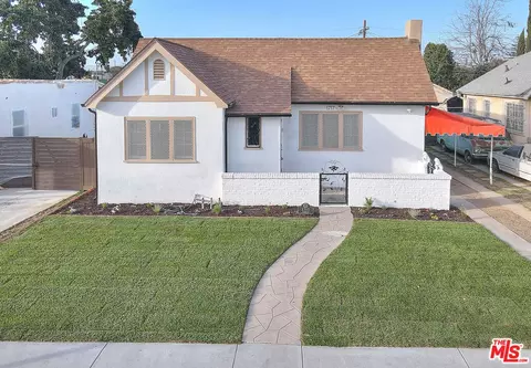 1717 W 69th St, Los Angeles, CA 90047