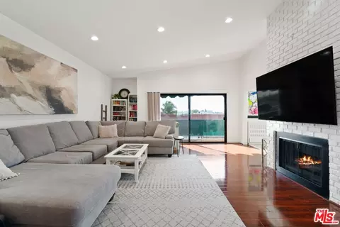 5416 Zelzah Ave #301, Encino, CA 91316