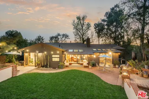 4808 Don Pio Dr, Woodland Hills, CA 91364