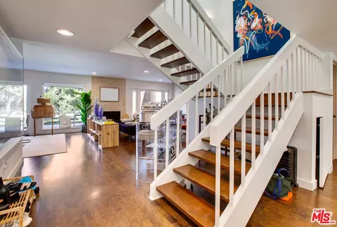 2611 Angelo Dr, Los Angeles, CA 90077