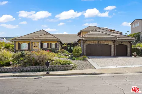 18917 Carmel Crest Dr, Tarzana, CA 91356