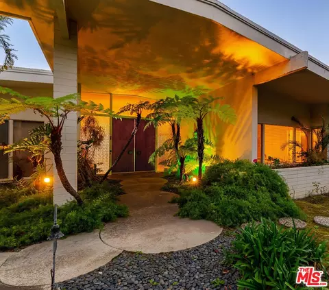 9242 Nightingale Dr, Los Angeles, CA 90069