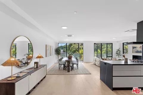 1618 Hilts Ave #201, Los Angeles, CA 90024