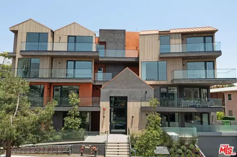 1618 Hilts Ave #303, Los Angeles, CA 90024
