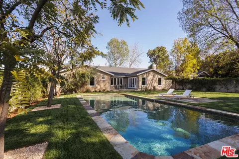 5715 Oakdale Ave, Woodland Hills, CA 91367