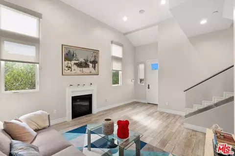 11953 Riverside Dr, Valley Village, CA 91607