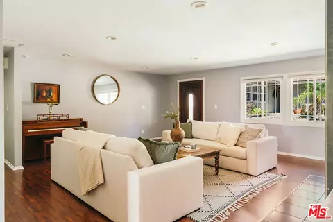 2436 Fairmount Ave, La Crescenta, CA 91214 photo 2