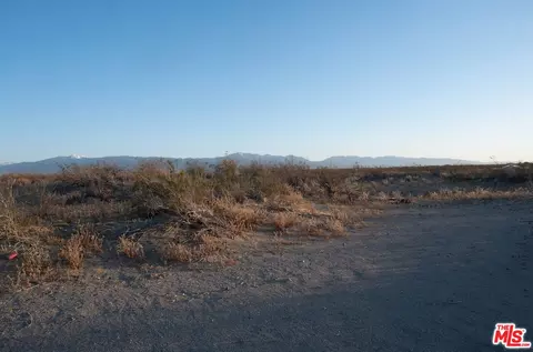 1 Vinton Rd, Adelanto, CA 92301