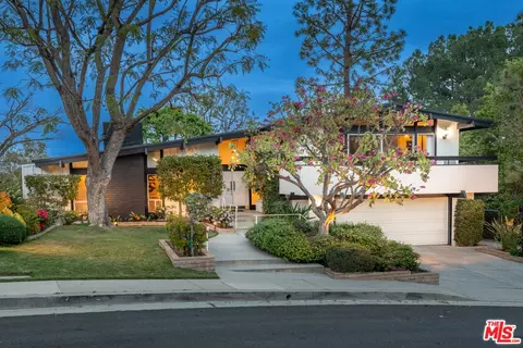19633 Weeburn Ln, Tarzana, CA 91356