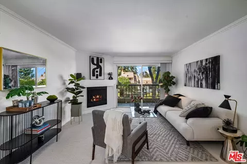 21550 Burbank Blvd #207, Woodland Hills, CA 91367