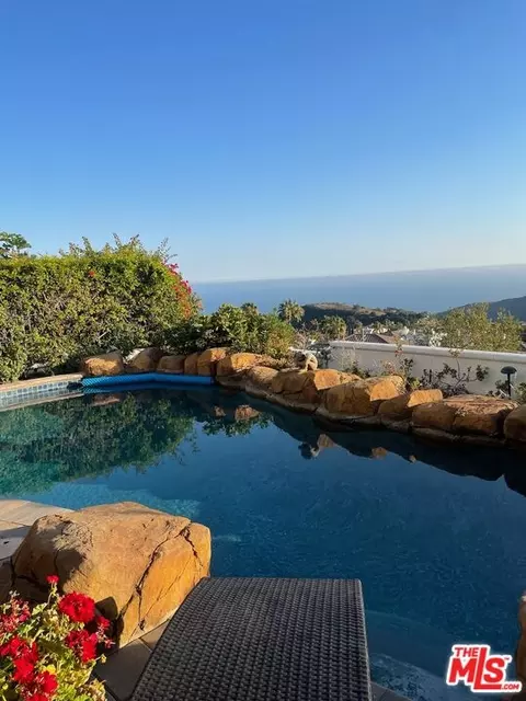 1738 Chastain Pkwy, Pacific Palisades, CA 90272