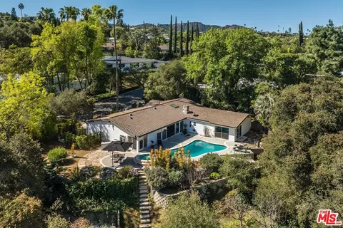 3965 Sapphire Dr, Encino, CA 91436