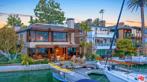 13 Bay Is, Newport Beach, CA 92661