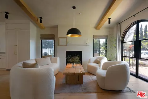 7608 Truxton Ave, Los Angeles, CA 90045