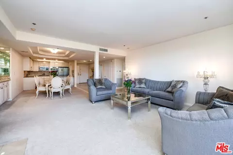 575 S Barrington Ave #303, Los Angeles, CA 90049