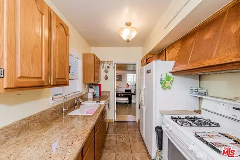 Kitchen - 9802 Samoa Ave, Tujunga, CA 91042 photo 1 of 2