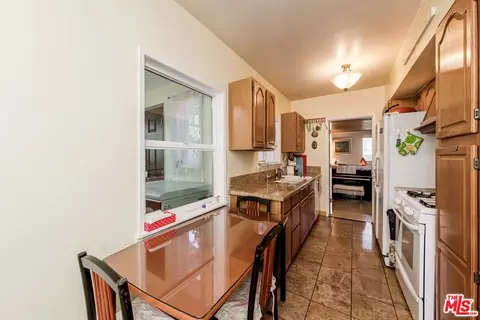 Kitchen - 9802 Samoa Ave, Tujunga, CA 91042 photo 2 of 2