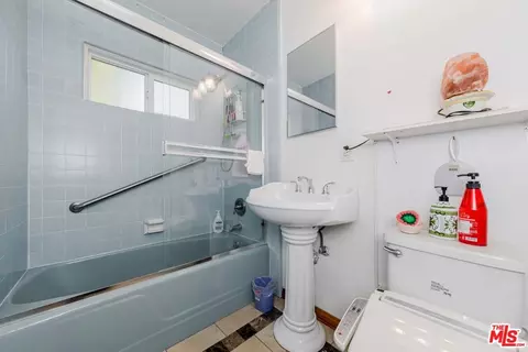Bath - 9802 Samoa Ave, Tujunga, CA 91042 photo 1 of 2