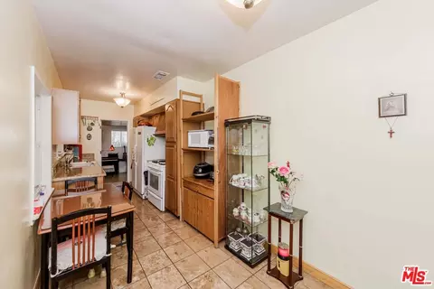 Entry Way - 9802 Samoa Ave, Tujunga, CA 91042 photo 1 of 1