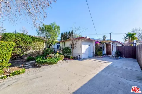9802 Samoa Ave, Tujunga, CA 91042