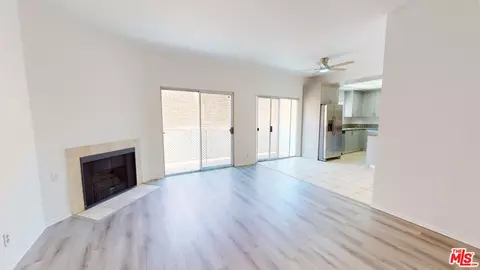 5135 Zelzah Ave #203, Encino, CA 91316