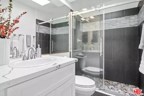 9344 Telegraph Rd, Downey, CA 90240 photo 39
