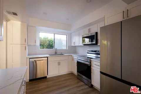 Kitchen - 2436 E Mountain St, Pasadena, CA 91104 photo 2 of 3