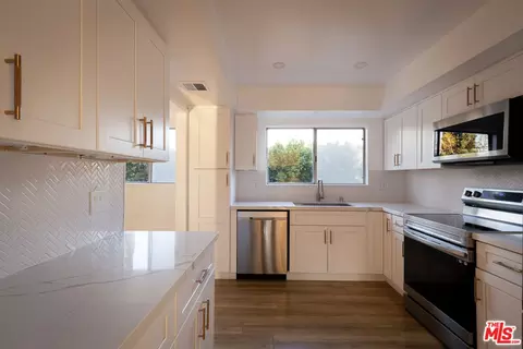 Kitchen - 2436 E Mountain St, Pasadena, CA 91104 photo 1 of 3