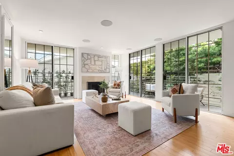1129 Larrabee St #3, West Hollywood, CA 90069
