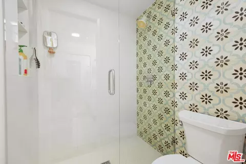 Bath - 369 Longden Ln, Solana Beach, CA 92075 photo 3 of 4