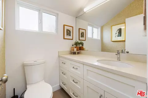 Bath - 369 Longden Ln, Solana Beach, CA 92075 photo 1 of 4