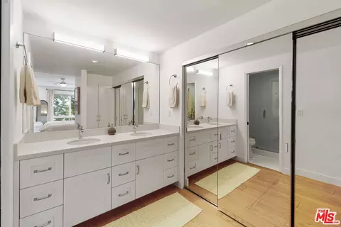 Bath - 369 Longden Ln, Solana Beach, CA 92075 photo 2 of 4