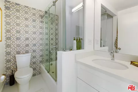 Bath - 369 Longden Ln, Solana Beach, CA 92075 photo 4 of 4