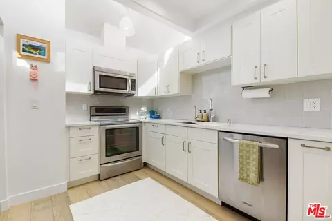 Kitchen - 369 Longden Ln, Solana Beach, CA 92075 photo 1 of 2