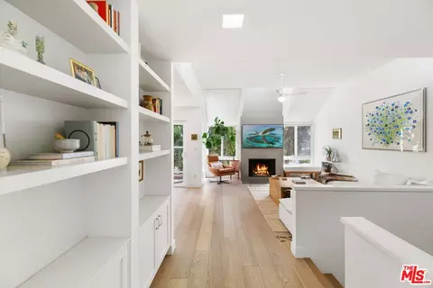 Entry Way - 369 Longden Ln, Solana Beach, CA 92075 photo 1 of 2