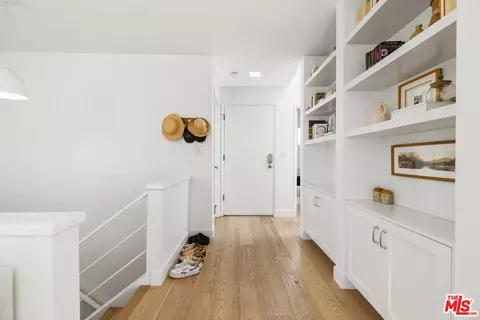 Entry Way - 369 Longden Ln, Solana Beach, CA 92075 photo 2 of 2