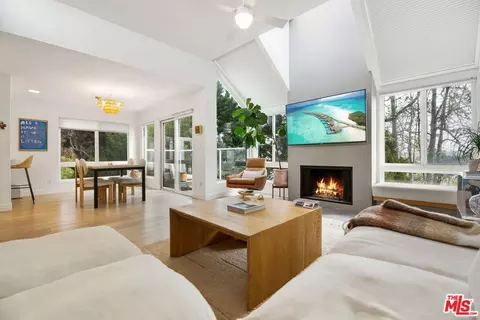 Living - 369 Longden Ln, Solana Beach, CA 92075 photo 1 of 2