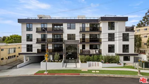 505 S Barrington Ave #304, Los Angeles, CA 90049