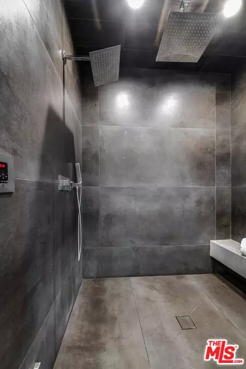 Bath - 11241 Valley Spring Ln, North Hollywood, CA 91602 photo 6 of 8