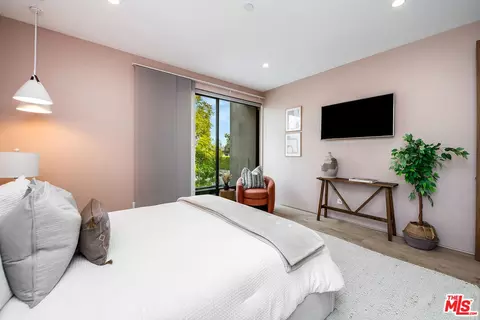 Bedroom - 11241 Valley Spring Ln, North Hollywood, CA 91602 photo 4 of 5