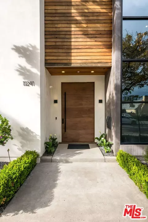 Exterior - 11241 Valley Spring Ln, North Hollywood, CA 91602 photo 7 of 16