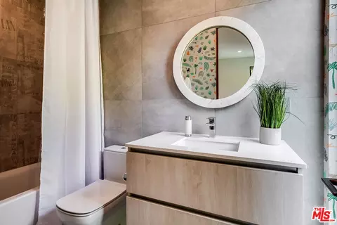 Bath - 11241 Valley Spring Ln, North Hollywood, CA 91602 photo 8 of 8